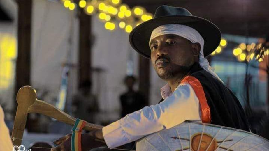 Aschalew Fetene (Ardi) with his Kirar. Acultural Ethiopian music instrument.